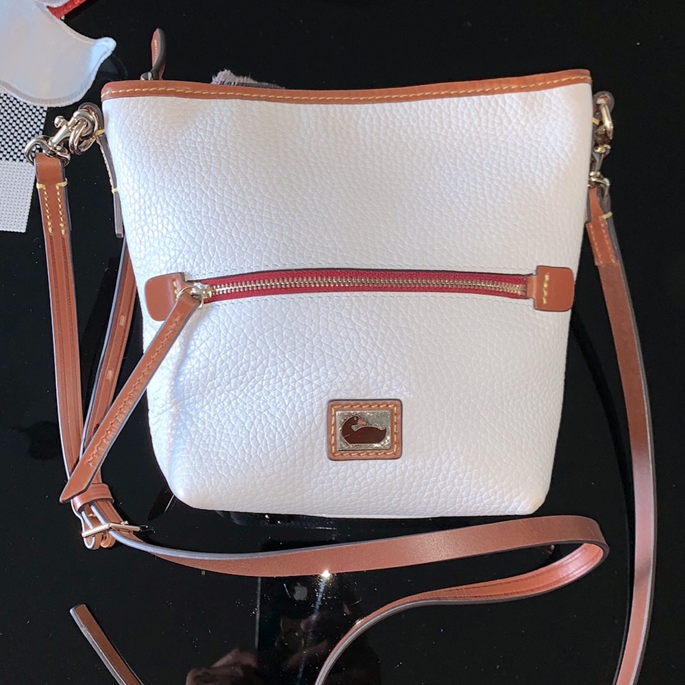 White leather  Dooney & Bourke purse